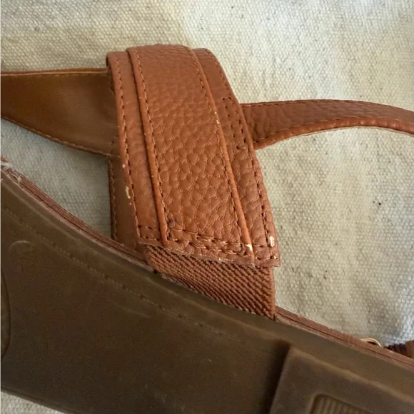 Tommy Hilfiger Women's Brown Leather T-Strap Sandals Gold Emblem and Buckles 10 - Picture 10 of 11